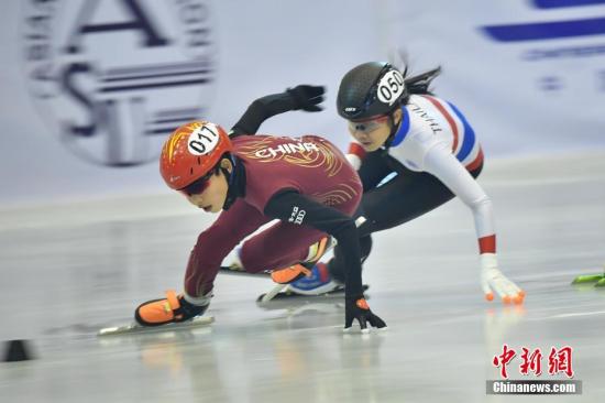 亚洲短道速滑公开大奖赛是亚洲滑冰联盟的重要赛事，旨在推动短道速滑运动在亚洲的推广和发展，自1990年创办以来，已成为亚洲集体育竞赛和交流合作的重要平台，参赛规模不断扩大。/p中新社记者 刘冉阳 摄