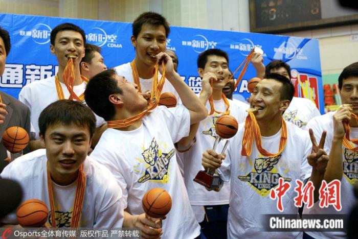 2003-2004赛季CBA联赛总决赛广东夺冠。图片来源：Osports全体育图片社