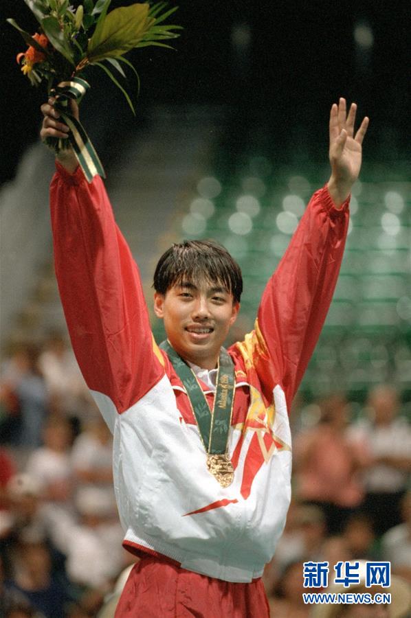 1996年8月1日，刘国梁夺得亚特兰大奥运会乒乓球男子单打金牌。新华社发(徐步摄)