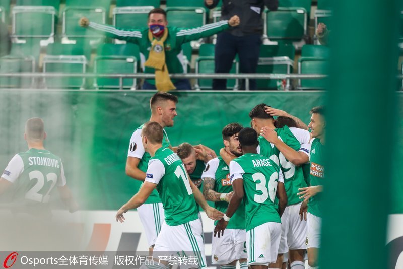 维也纳队员庆祝进球