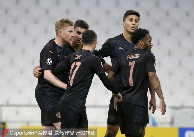 曼城队员庆祝进球