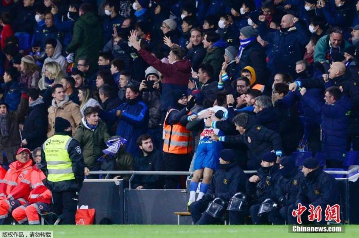 资料图:北京时间1月5日,西班牙人2:2战平巴萨。武磊在比赛第88分钟破门,打入中国球员对阵巴萨的首粒进球,同时帮助球队扳平比分。 资料图:北京时间1月5日,西班牙人2:2战平巴萨。武磊在比赛第88分钟破门,打入中国球员对阵巴萨的首粒进球,同时帮助球队扳平比分。