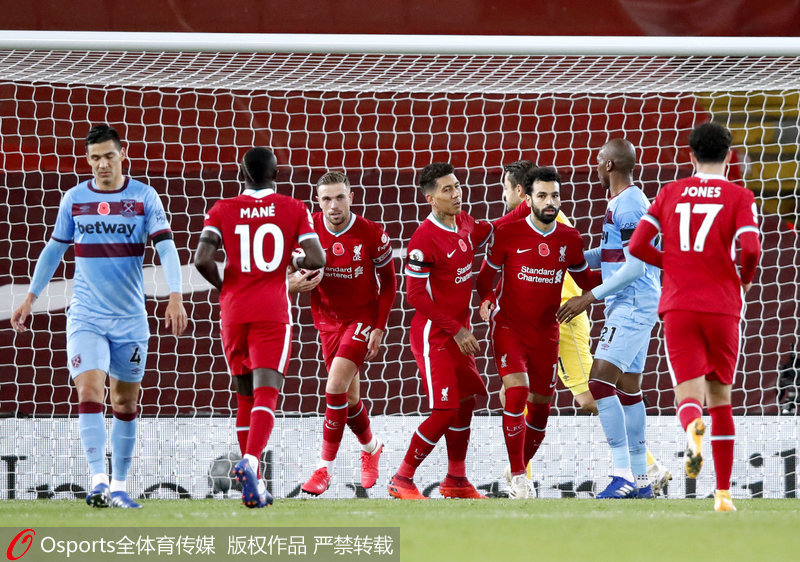 利物浦球员庆祝进球