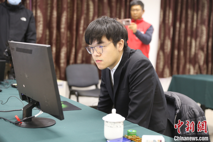 柯洁在11月3日比赛中 中国围棋协会供图