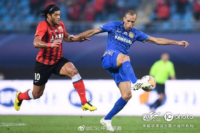 资料图 上一轮中,苏宁淘汰上港 图片来源:中超联赛/IC photo官方供图 资料图 上一轮中,苏宁淘汰上港 图片来源:中超联赛/IC photo官方供图