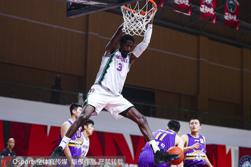 山东外援哈里斯贡献“大三双”数据