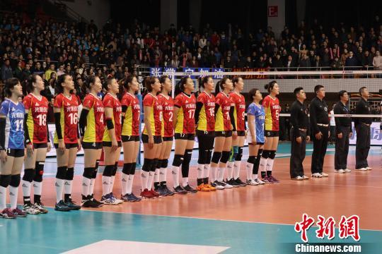 资料图； 2018年女排超级联赛。
上海光明优倍女排客场以3:0(25：18、25:22、21:25)大胜江苏女排，距离决赛仅一步之遥 。 上海光明优倍女排提供