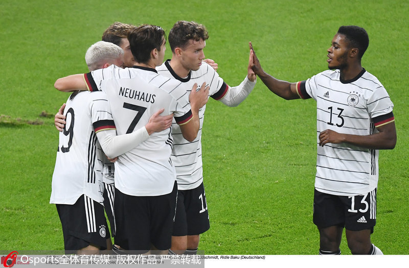德国队员庆祝进球