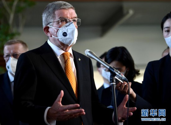 组图：巴赫与菅义伟在东京举行会谈