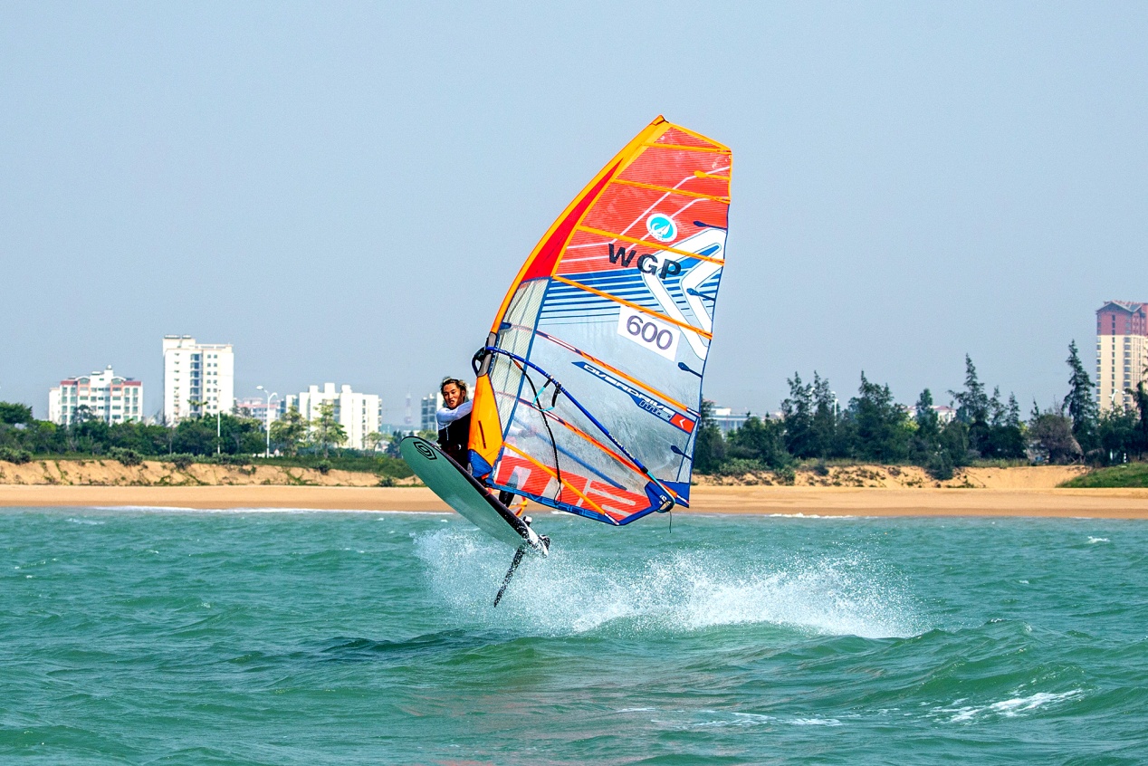 “带上帆板去旅游”助力海南打造国家体育旅游示范区