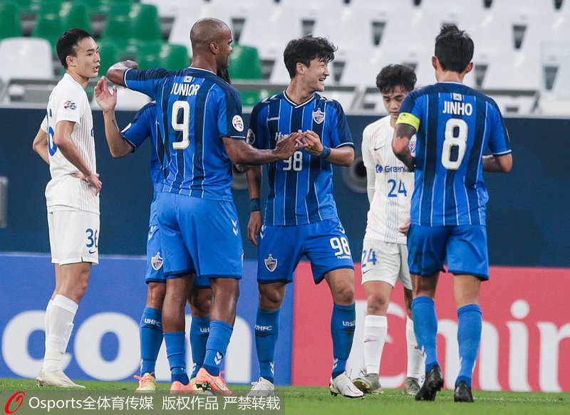 蔚山现代队员庆祝进球