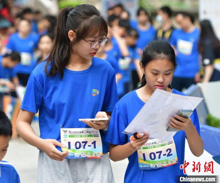 选手正在为赛事积极做准备 南粤古驿道定向大赛组委会供图