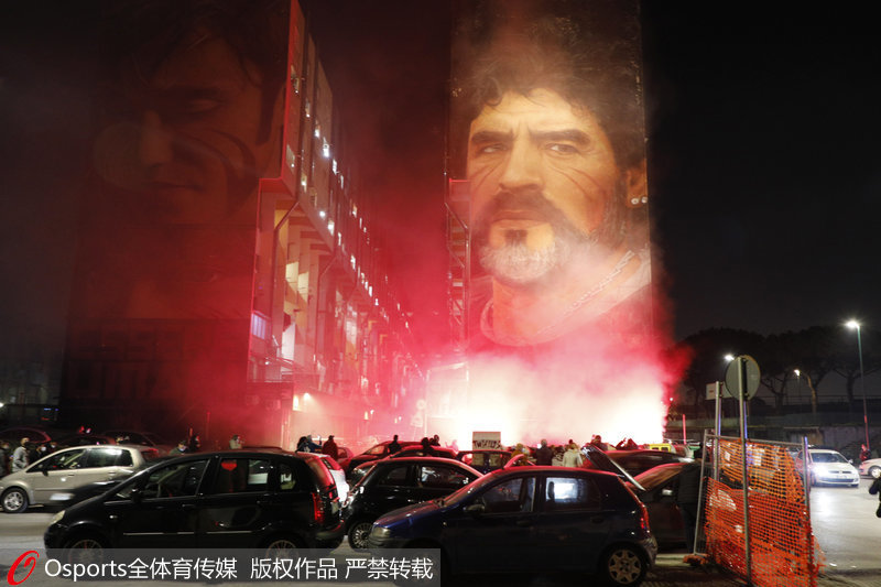 博卡主场为缅怀球王亮灯那不勒斯主场更名为马拉多纳球场