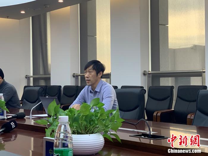 中国足协副主席高洪波介绍青训大纲要点。卞立群 摄 中国足协副主席高洪波介绍青训大纲要点。卞立群 摄