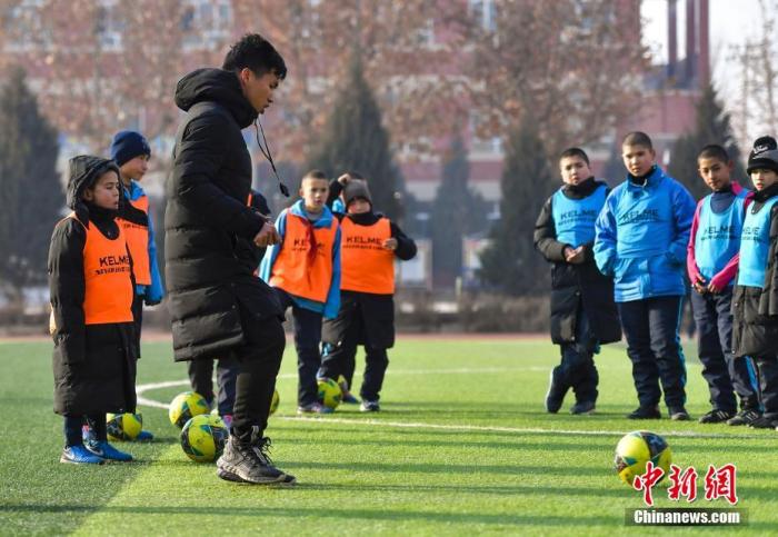 青训的关键之一在于教练员。中新社记者 刘新 摄 青训的关键之一在于教练员。/p中新社记者 刘新 摄