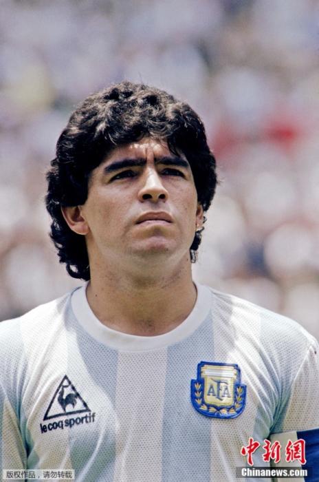 资料图：1986年6月29日，墨西哥世界杯决赛开始前的马拉多纳。