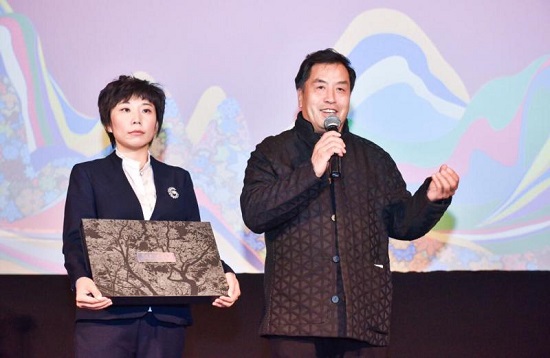 “冬奥节拍2020——迎冬奥冰雪艺术展”在中华世纪坛开幕