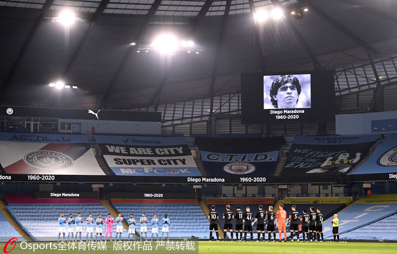 双方赛前纪念马拉多纳