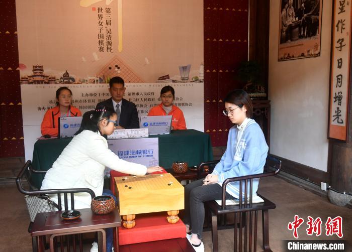 第三届“吴清源杯”世界女子围棋赛决赛三番棋首局比赛中,於之莹战胜周泓余。 吕明 摄 第三届“吴清源杯”世界女子围棋赛决赛三番棋首局比赛中,於之莹战胜周泓余。 吕明 摄