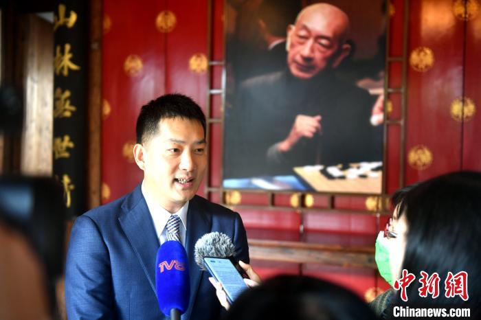 中国围棋协会副主席常昊表示,这是他印象中有世界比赛以来中国女子围棋取得的最好成绩,进入决赛的於之莹和周泓余代表了中国女子现在最优秀的棋手,非常期待这次决赛。 吕明 摄 中国围棋协会副主席常昊表示,这是他印象中有世界比赛以来中国女子围棋取得的最好成绩,进入决赛的於之莹和周泓余代表了中国女子现在最优秀的棋手,非常期待这次决赛。 吕明 摄