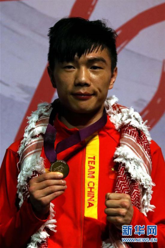 （体育）（2）拳击——奥运会资格赛男子48-52公斤级：中国选手胡建关夺冠