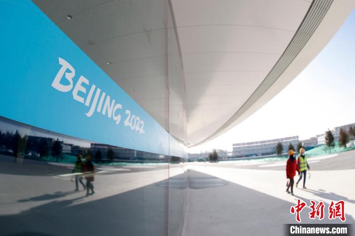 2022年冬奥会标志性场馆国家速滑馆12月25日完工。　韩海丹 摄