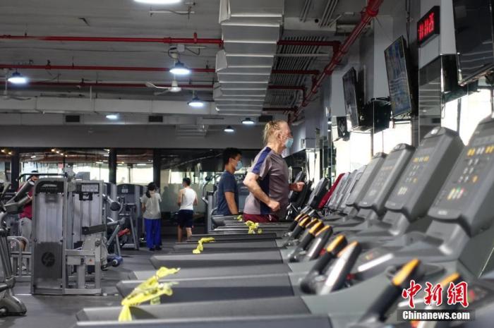 资料图：当地时间9月2日，美国纽约市皇后区的一家健身房重新开放。/p中新社记者 廖攀 摄