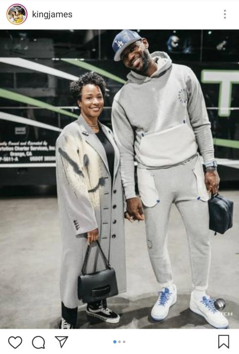 詹姆斯在社交媒体为妻子庆祝母亲节。 詹姆斯在社交媒体为妻子庆祝母亲节。