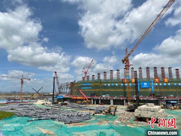 资料图:建设中第三届亚青会主场馆 林大森 摄 资料图:建设中第三届亚青会主场馆 林大森 摄