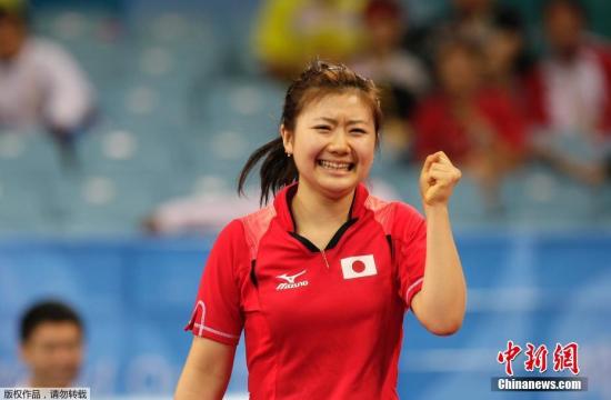 1988年11月出生的福原爱，从3岁开始练习乒乓球，1999年3月正式进入职业乒乓球选手行列，至今已经20年。2000年进入日本乒乓球队，她成为历史上年龄最小的日本国家队成员。图为2008北京奥运会福原爱庆祝她的胜利。