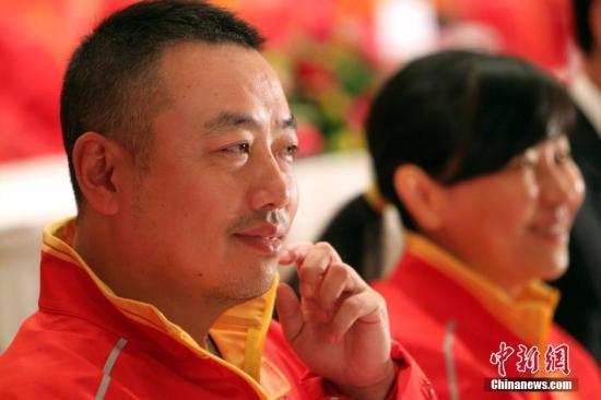 资料图：2016年，里约奥运会内地奥运精英代表团成员刘国梁教练在香港记者会上亮相。 /p中新社记者 洪少葵 摄