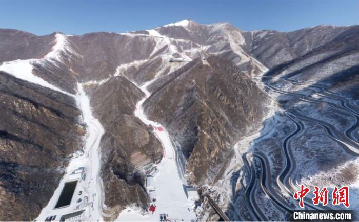 位于延庆赛区的国家高山滑雪中心7条赛道已完成造雪。北京市重大办供图