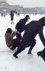 滑雪花式翻车现场看完笑到脱力！网友：带入感极强