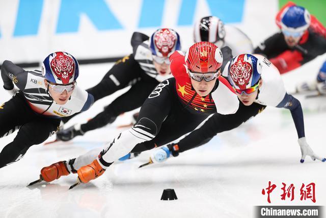 资料图:任子威在比赛中 资料图:任子威在比赛中