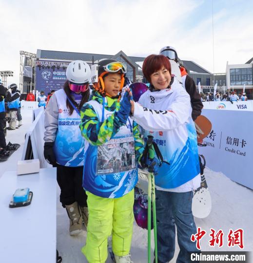 郭丹丹和她的队员。超级定点赛事组委会提供 郭丹丹和她的队员。超级定点赛事组委会提供