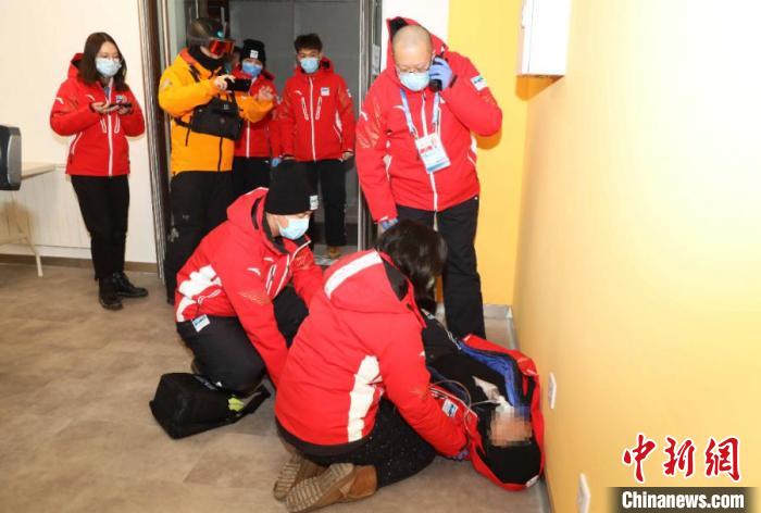 高山滑雪医疗保障团队实战演练。延庆融媒体中心供图