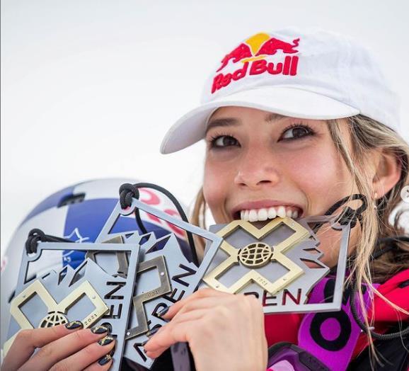 谷爱凌在阿斯本为中国冰雪再创历史。图片来源:谷爱凌个人社交媒体 谷爱凌在阿斯本为中国冰雪再创历史。图片来源:谷爱凌个人社交媒体