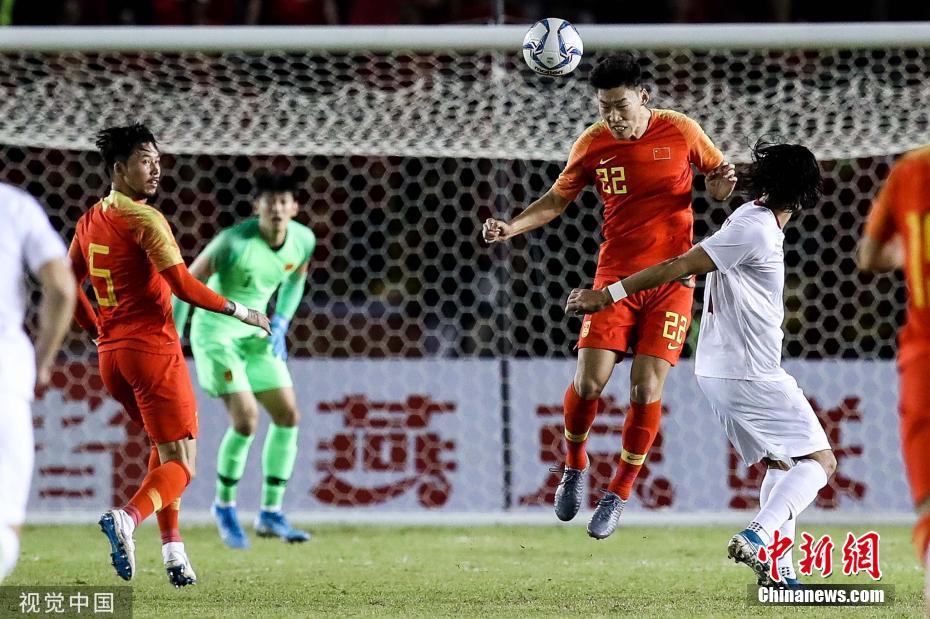 北京时间10月15日晚的世预赛40强赛中，国足客场0:0憾平菲律宾，与对手的8连胜纪录遭到终结。 图片来源：视觉中国
