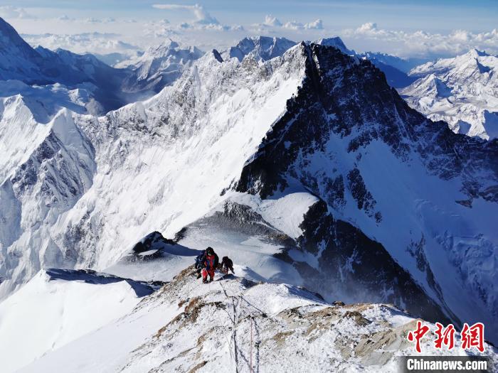 2019年5月21日，孙义全在攀登珠峰的海拔8700米左右。孙义全 供图
