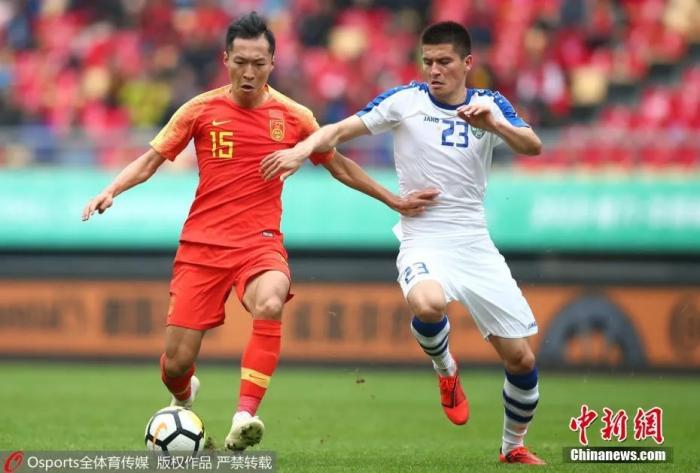 资料图:吴曦(红)在比赛中带球。图片来源:Osports全体育图片社 资料图:吴曦(红)在比赛中带球。图片来源:Osports全体育图片社