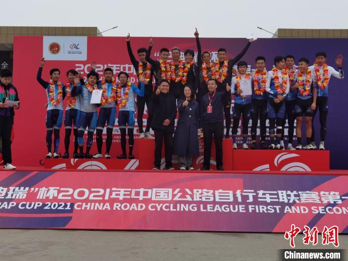 男子团体计时赛冠军。黑龙江省体育局供图