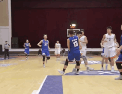 大学生球场再现暴力犯规 热血不是恶意伤人挡箭牌