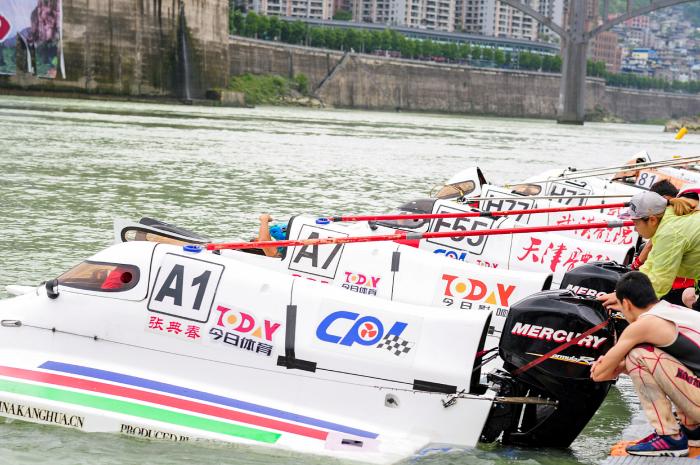 资料图:整装待发的摩托艇。赛事组委会供图 资料图:整装待发的摩托艇。赛事组委会供图