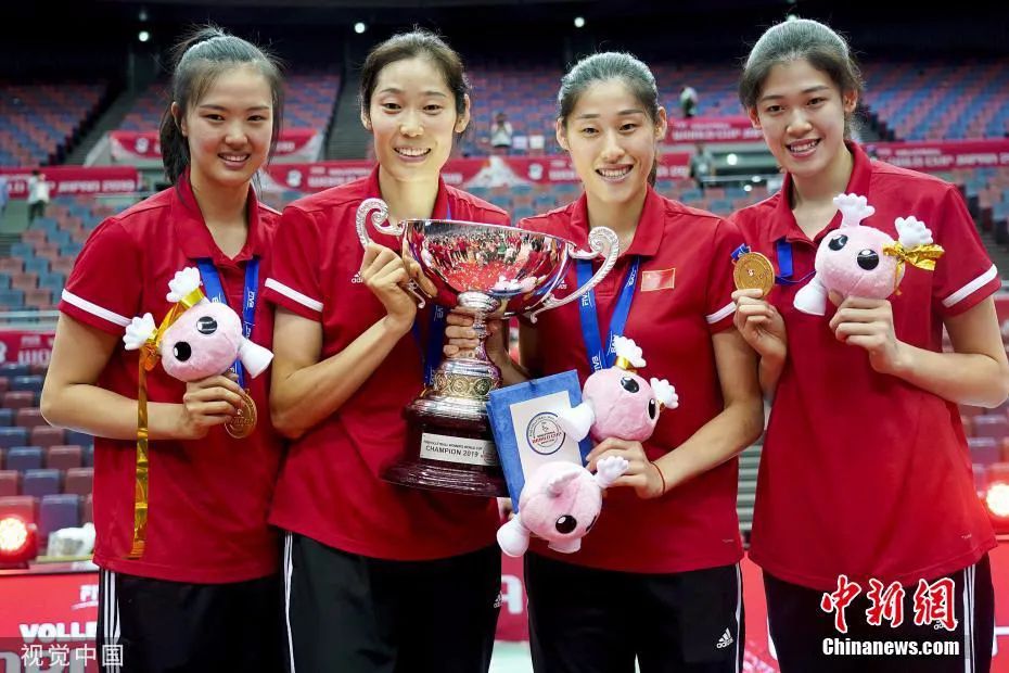 时隔580天，中国女排重返国际赛场，赢了！