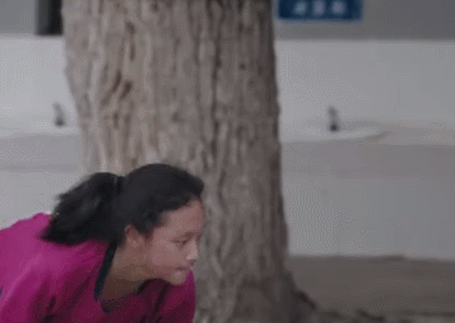 毕慧美在练习扑救。图片来源：中国女足官博视频资料截图。