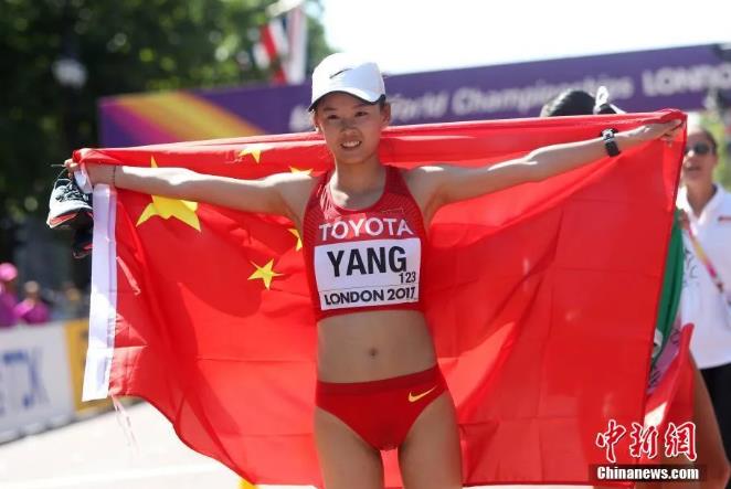 2017年国际田联世界田径锦标赛女子20公里竞走比赛中，杨家玉以1小时26分18秒获得冠军。/p中新社记者 韩海丹 摄