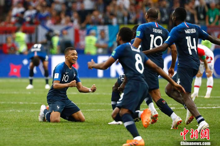 资料图：世界杯上的法国队 /p中新社记者 富田 摄