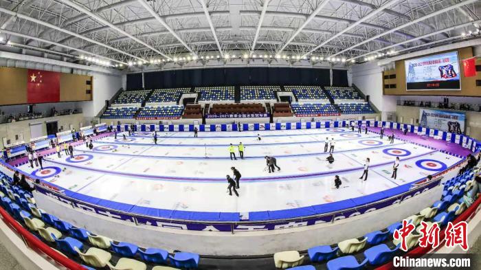 2020—2021赛季全国冰壶冠军赛收官。　黑龙江省体育局提供