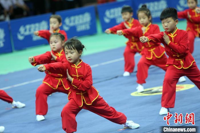 图为“萌娃”在比赛中。 主办方供图 图为“萌娃”在比赛中。 主办方供图