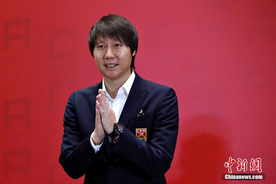 2020年1月5日，中国男足主教练就职见面会在北京举行，李铁正式亮相。/p中新社记者 韩海丹 摄